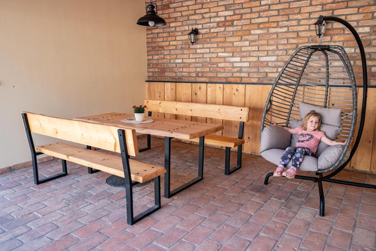 U Katalpy Hotel Sedlec  Ngoại thất bức ảnh
