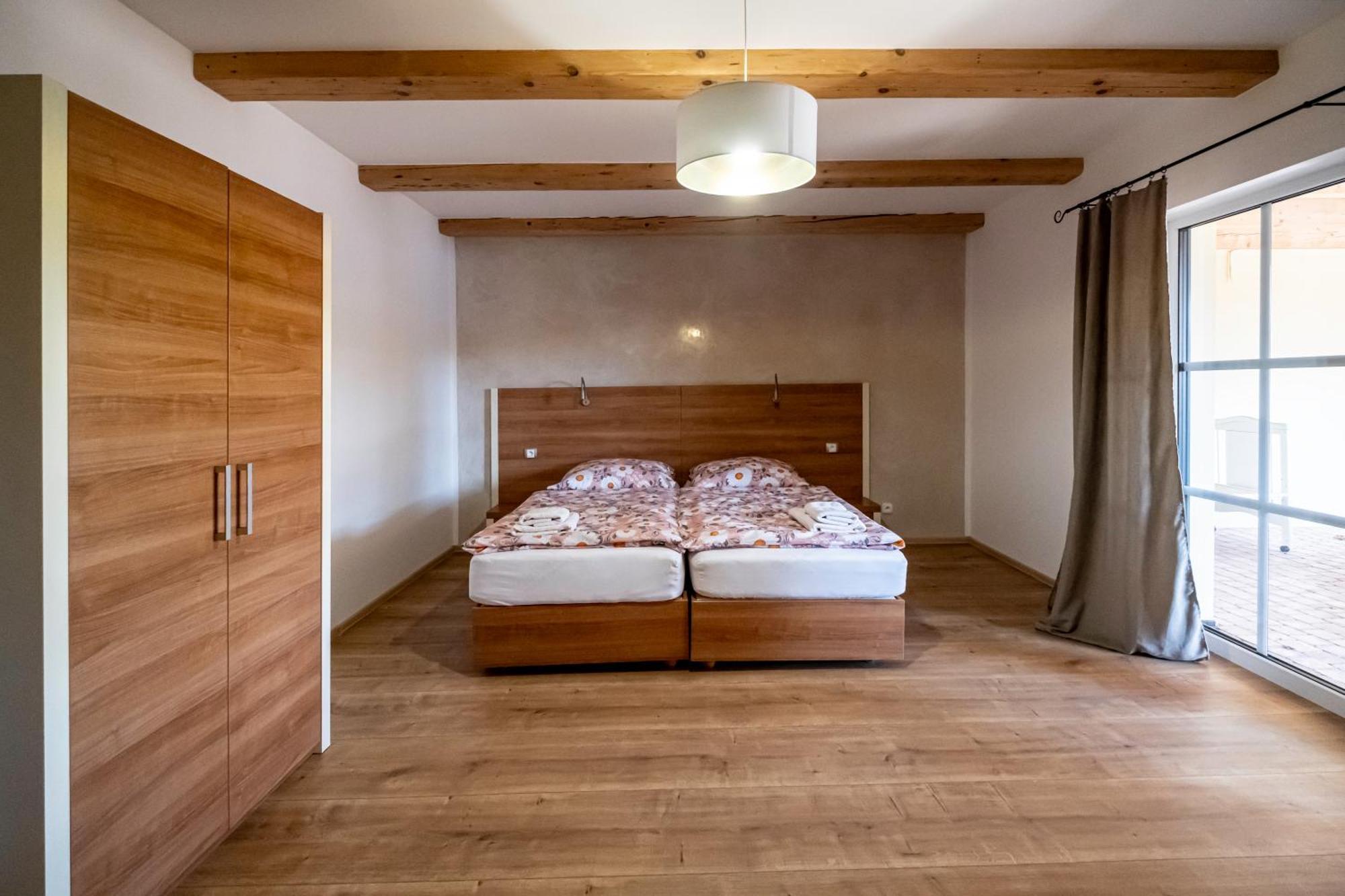 U Katalpy Hotel Sedlec  Ngoại thất bức ảnh