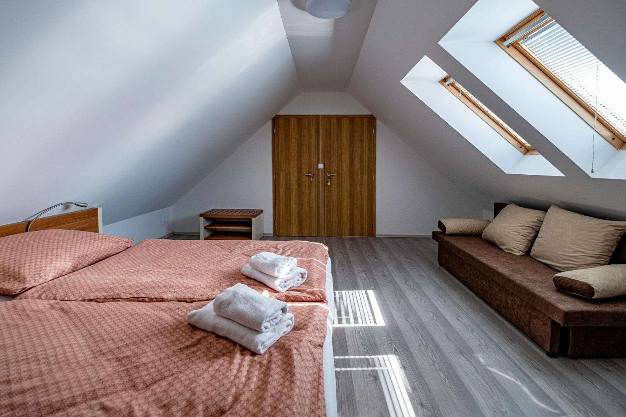 U Katalpy Hotel Sedlec  Ngoại thất bức ảnh