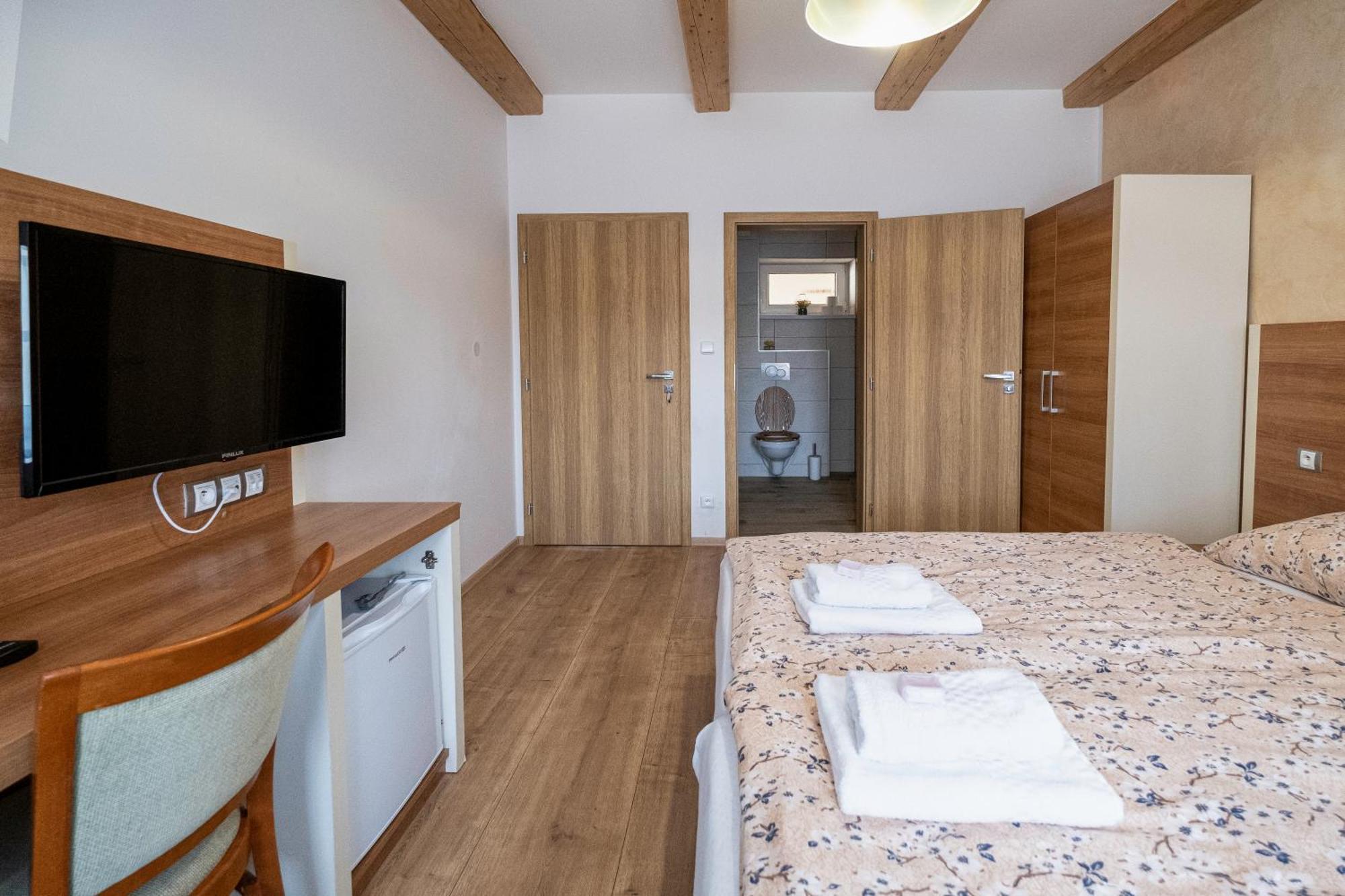 U Katalpy Hotel Sedlec  Ngoại thất bức ảnh