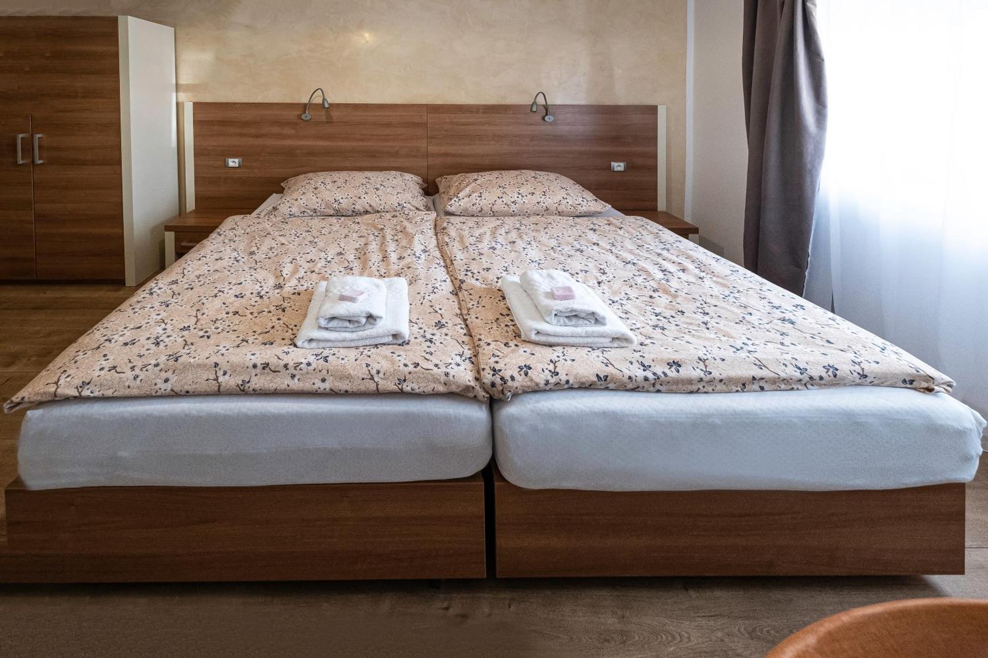 U Katalpy Hotel Sedlec  Ngoại thất bức ảnh