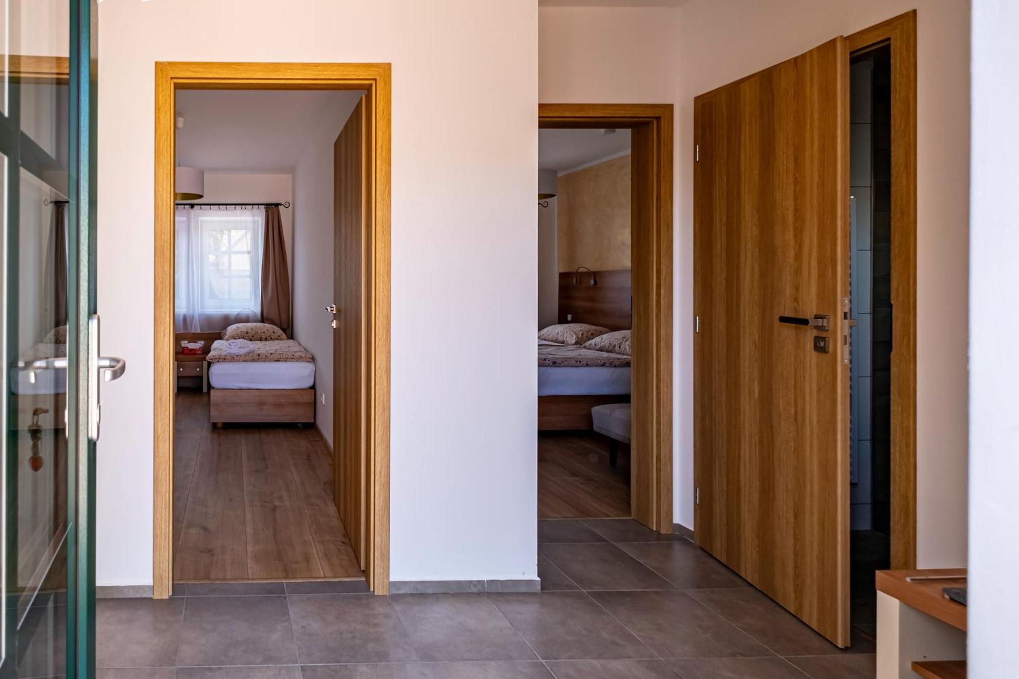 U Katalpy Hotel Sedlec  Ngoại thất bức ảnh