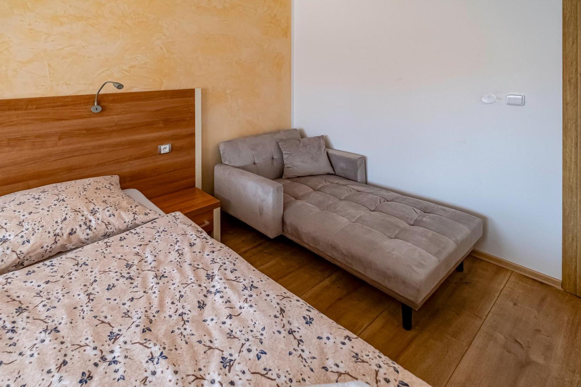U Katalpy Hotel Sedlec  Ngoại thất bức ảnh